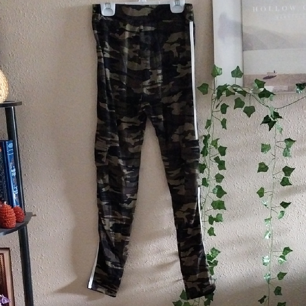 Women's Size S Green and Brown Camouflage Leggings